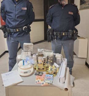 (AGR) Roma, arrestato corriere della droga, trasportava caffè mischiato ad hashish, sequestrati 6 kg. di stupefacente (AGR) Roma, arrestato corriere della droga, trasportava caffè mischiato ad hashish, sequestrati 6 kg. di stupefacente