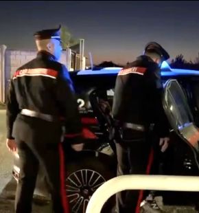 (AGR) Roma, scoperto il garage delle torture, dove le vittime per debiti di droga venivano sequestrate, 11 indagati, 5 sono minori (AGR) Roma, scoperto il garage delle torture, dove le vittime per debiti di droga venivano sequestrate, 11 indagati, 5 sono minori