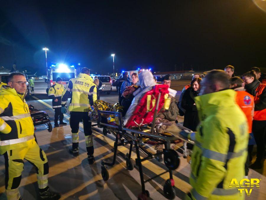 Sapienza e Policlinjico solidarietà per i bambini di Gaza accolti ieri sera a Ciampino Sapienza e Policlinjico solidarietà per i bambini di Gaza accolti ieri sera a Ciampino