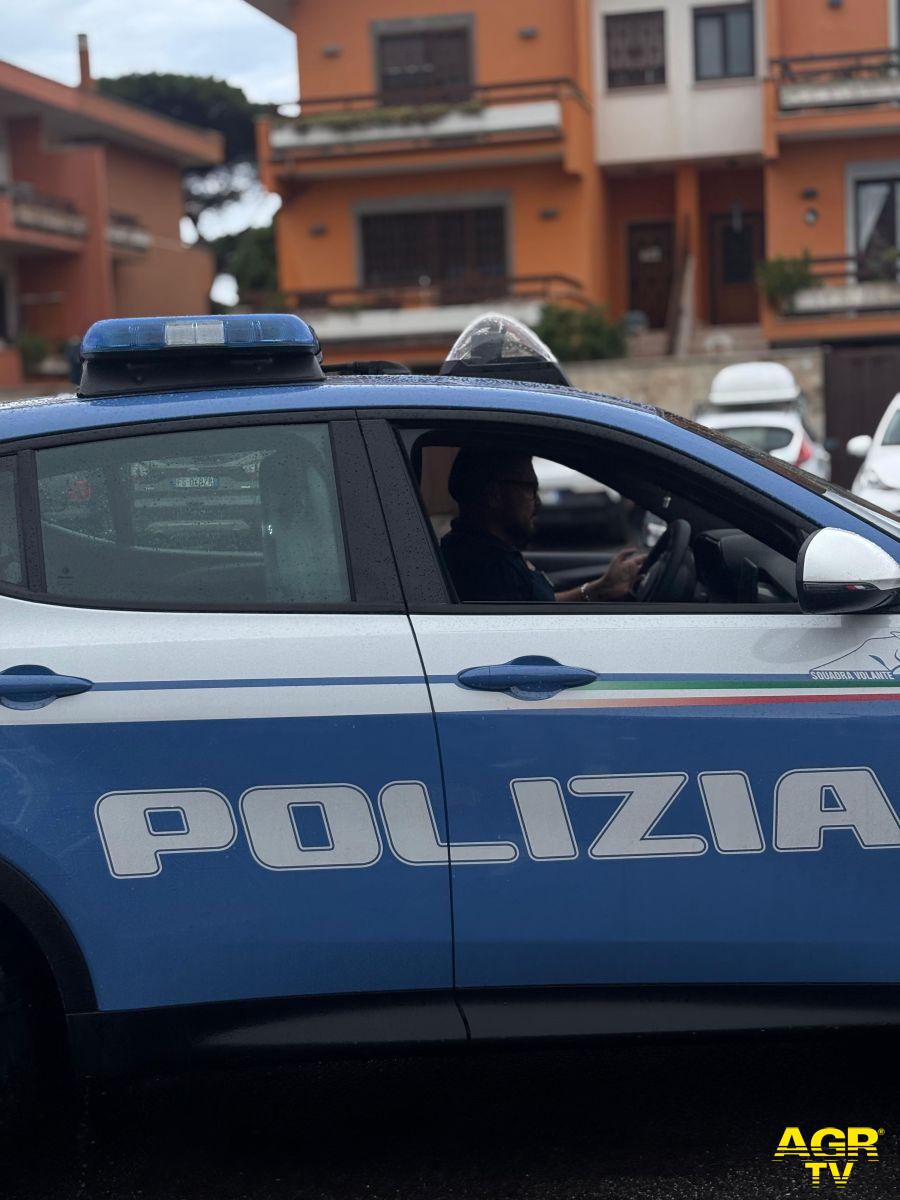 Polizia pattuglia nel Centro Storico Polizia pattuglia nel Centro Storico