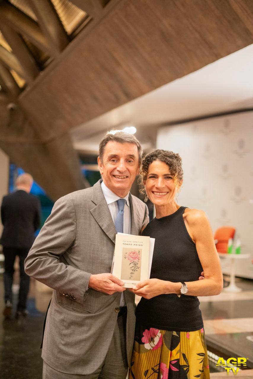 Ambasciatore Alessandro Cortese con la scrittrice Chiara Gentile Ambasciatore Alessandro Cortese con la scrittrice Chiara Gentile