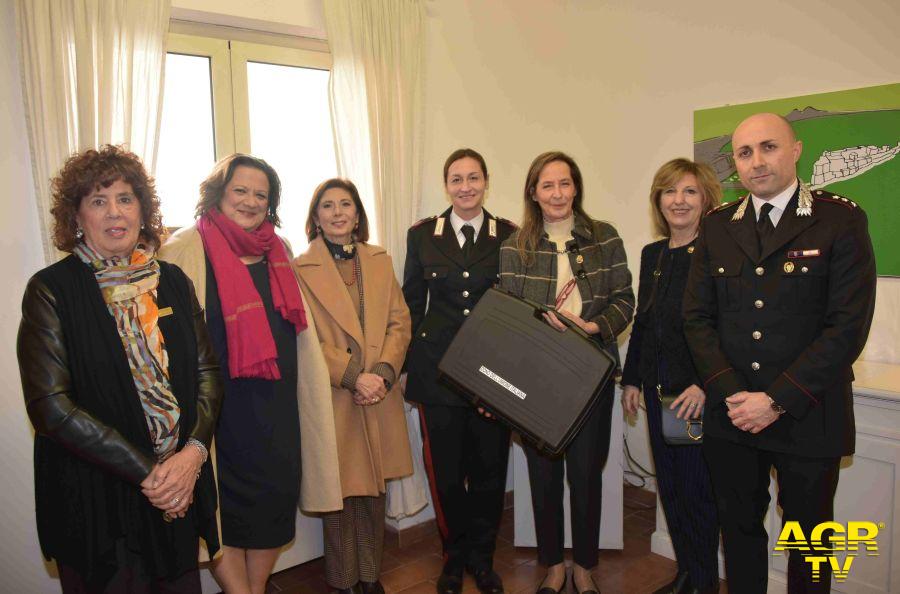 Consegna Kit Soroptimist ai Carabinieri del Nucleo Investigativo di Roma Consegna Kit Soroptimist ai Carabinieri del Nucleo Investigativo di Roma