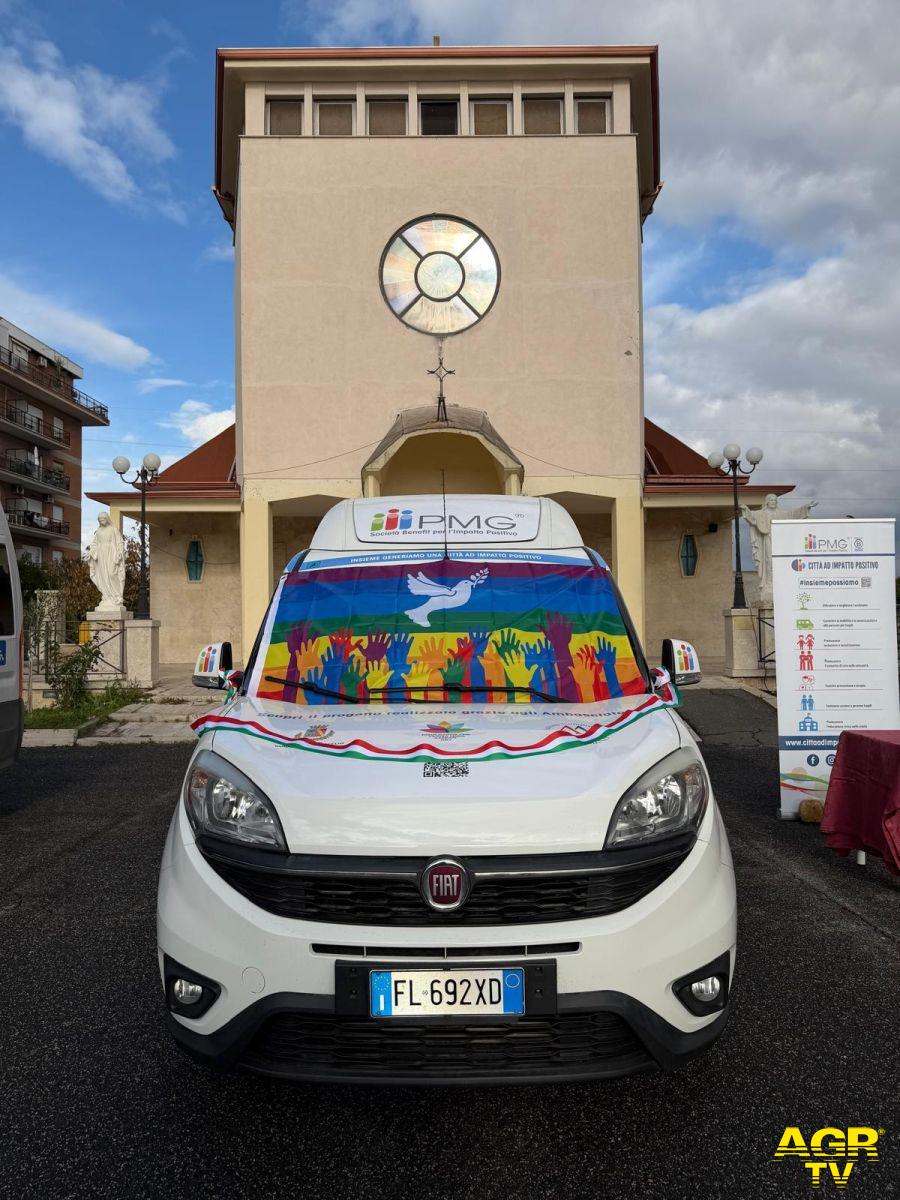 Fiat Doblò dotato di pedana elettrica consegnato al Centro Maria Gargani di Guidonia Fiat Doblò dotato di pedana elettrica consegnato al Centro Maria Gargani di Guidonia