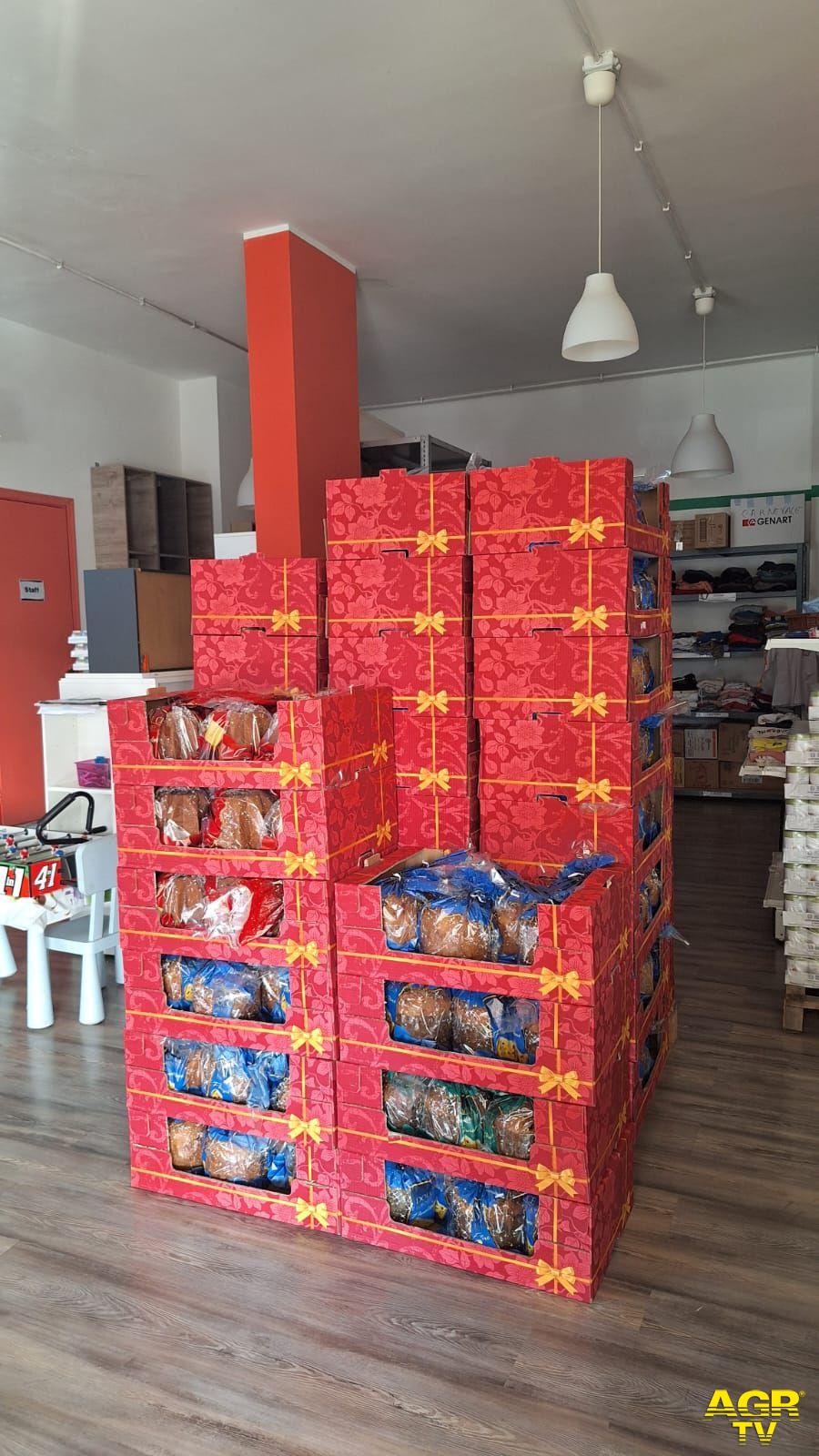 I doni di Yokohama arrivano all'emporio per la distribuzione I doni di Yokohama arrivano all'emporio per la distribuzione