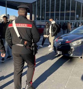 (AGR) Roma, controlli straordinari dei Carabinieri a Termini: 3 arresti e 3 denunce (AGR) Roma, controlli straordinari dei Carabinieri a Termini: 3 arresti e 3 denunce