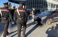 (AGR) Roma, controlli straordinari dei Carabinieri a Termini: 3 arresti e 3 denunce