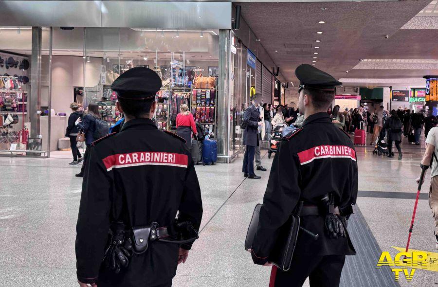 Roma Termini, controlli Carabinieri: arresti e denunce Roma Termini, controlli Carabinieri: arresti e denunce