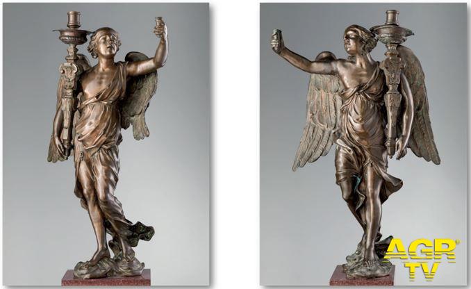 due portacandele in bronzo recuperate dai Carabinieri TPC due portacandele in bronzo recuperate dai Carabinieri TPC