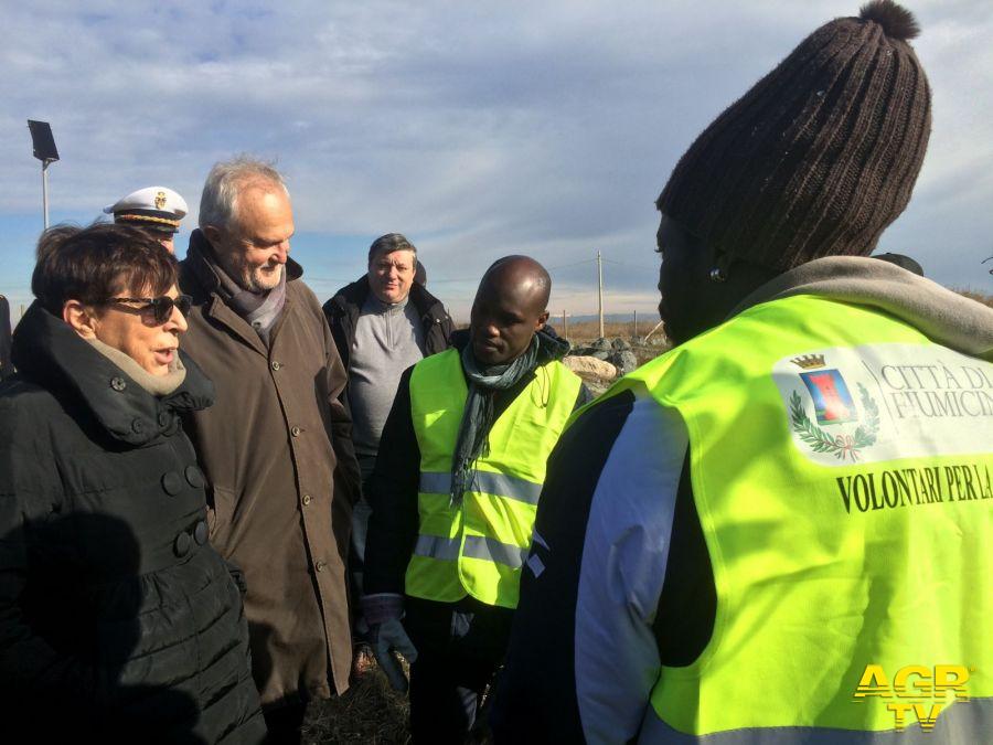 Fiumicino, migranti utilizzati per i lavori socialmente utili