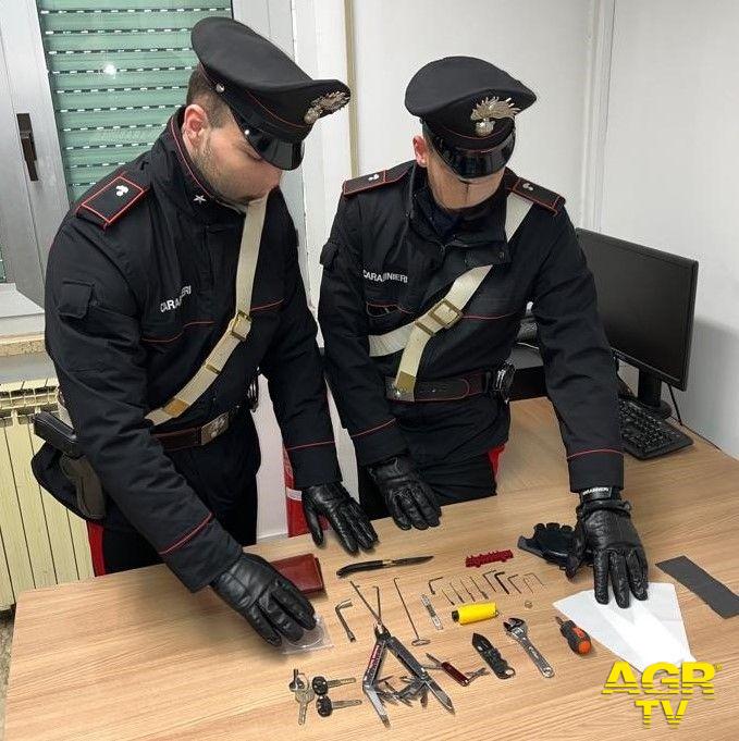(AGR) Blitz dei Carabinieri a Bravetta, Montespaccato e Primavalle, sequestrato "Kit dello scassinatore", arrestato pusher