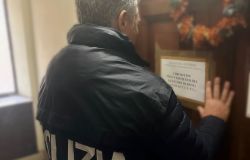 Polizia sospensione licenze struttura alloggiativa