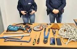 (AGR) Roma, ladri sorpresi dal proprietario che chiama la Polizia, arrestato cileno 41enne, tre persone denunciate