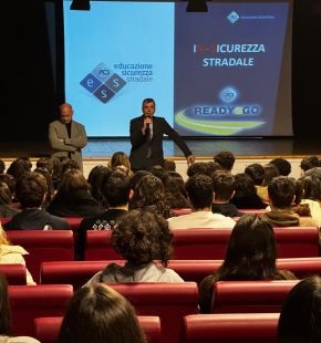(AGR) Sicurezza stradale, alla vigilia della patente l'ACI Roma incontra gli studenti del liceo Margherita Hack (AGR) Sicurezza stradale, alla vigilia della patente l'ACI Roma incontra gli studenti del liceo Margherita Hack