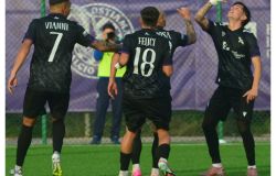 Ostia Mare i giocatori mimano il brindisi  phcredit Pino Rampolla