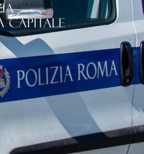 (AGR) Tragedia all’alba ad Acilia: scontro tra auto e bus Atac su via dei Romagnoli, muore una 27enne (AGR) Tragedia all’alba ad Acilia: scontro tra auto e bus Atac su via dei Romagnoli, muore una 27enne