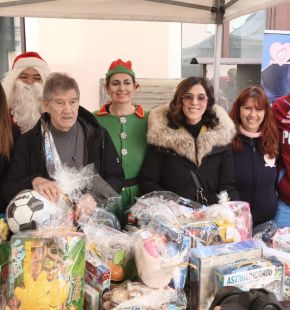 (AGR) Salvamamme accende il Natale delle famiglie fragili....5 mila giocattoli recuperati e distribuiti grazie alla solidarietà (AGR) Salvamamme accende il Natale delle famiglie fragili....5 mila giocattoli recuperati e distribuiti grazie alla solidarietà