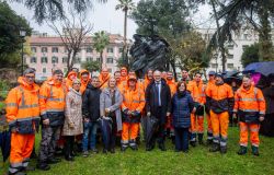 Il sindaco Gualtieri con i giardinieri