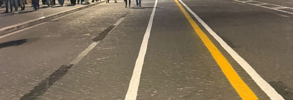 (AGR) Roma, nuova segnaletica stradale su via dei Fori Imperiali, tracciata la pista ciclabile e più spazio ai pedoni