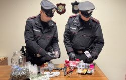 Carabinieri Ostia i 5,3 kg. di droga sequestrata ads Acilia