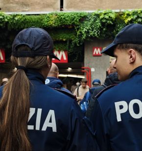 (AGR) Roma, droga e rapine, quattro arresti nelle linee della metropolitana (AGR) Roma, droga e rapine, quattro arresti nelle linee della metropolitana