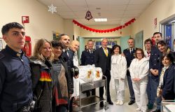 (AGR) La Polizia accanto ai più fragili, Sorriso Therapy in corsia per i piccoli pazienti del San Camillo