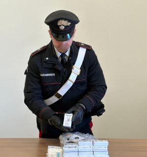 (AGR) Roma Trastevere, in manette pusher 22enne, nascondeva quasi 4 kg. di hashish e due rolex