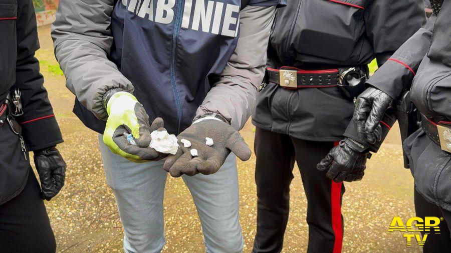 (AGR) Roma Quarticciolo, retata di pusher, dieci arresti e 600 dosi tra cocaina, crack ed hashish sequestrate