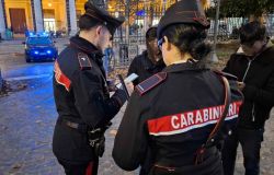 (AGR) Roma Esquilino, borseggiatori tentano di fare acquisti con la carta rubata, sorpresi dai Carabinieri avvertiti dagli alert