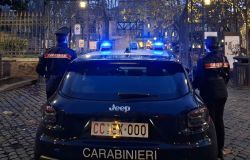 Carabinieri piazza Dante, controlli