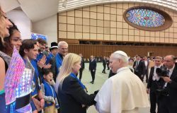 (AGR) Roma, Papa Leone XIV incontra gli artisti di “Evolution – Il Circo del Futuro”