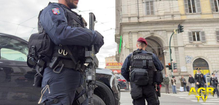 Stazione Termini Controlli dei Carabiunieri Paracadutisti del Reggimento Tuscania