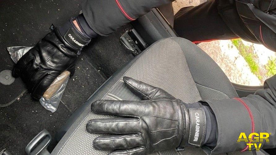 La droga rinvenuta nell'auto dai Carabinieri della Compagnia Roma Montesacro