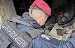 Carabinieri blitz al Quarticciolo con i paracadutisti