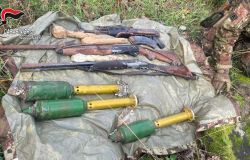 (AGR)  Aspromonte, arsenale con razzi anticarro scoperto dai Carabinieri