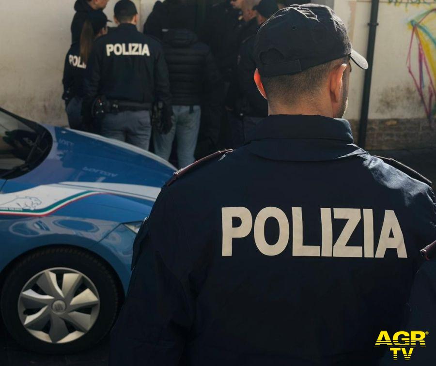 Polizia agenti intervenuti Castel Romano Polizia agenti intervenuti Castel Romano