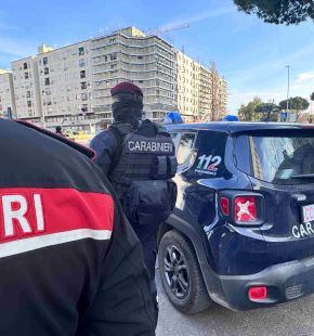 (AGR) Roma Tor Bella Monaca, operazione antidroga dei Carabinieri paracadutisti del Tuscania, droga, armi e dieci arresti