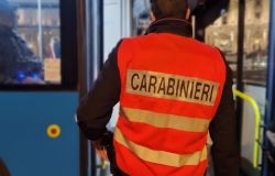(AGR) Bus Cotral preso a sassate a Frascati, caccia al teppista....