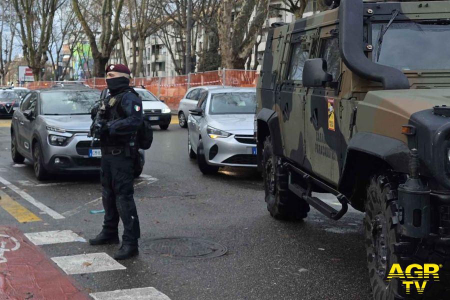 Carabinieri controlli al Quarticciolo Carabinieri controlli al Quarticciolo