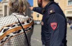 (AGR) Roma, tenta di truffare un'anziana con il finto incidente, ma quando è andato a prendere i soldi ha trovato la Polizia