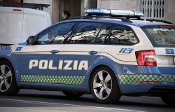 Empoli, tenta la fuga con un'auto rubata