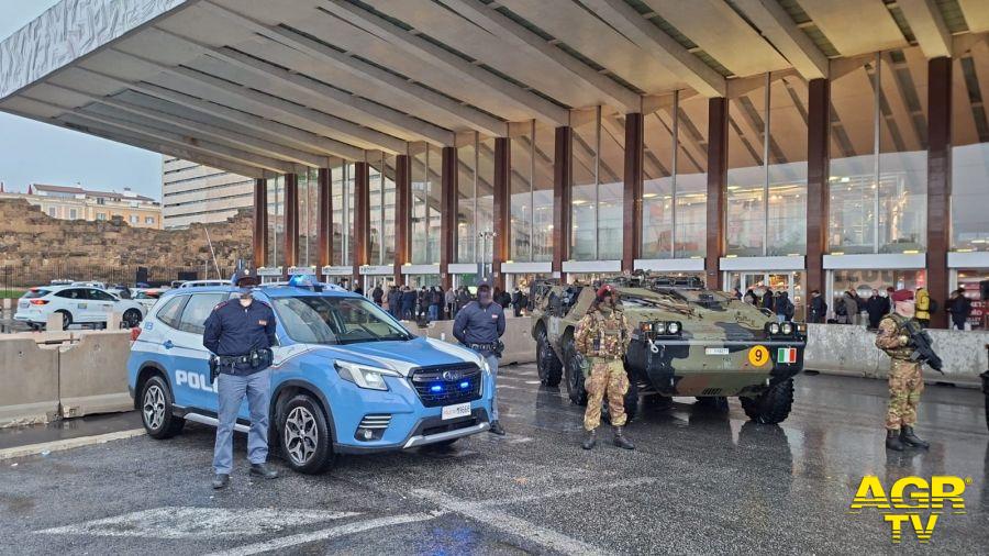 Polizia ed esercito schierati a Termini Polizia ed esercito schierati a Termini