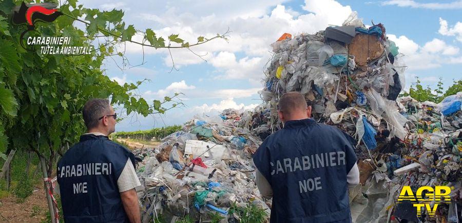 (AGR) Napoli, maxi traffico illecito di rifiuti, 12 custodie cautelari: 8 persone ai domiciliari e 4 obblighi di dimora