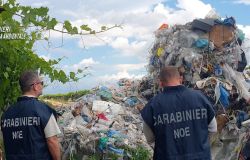 (AGR) Napoli, maxi traffico illecito di rifiuti, 12 custodie cautelari: 8 persone ai domiciliari e 4 obblighi di dimora