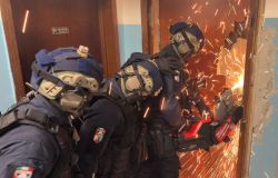 (AGR) Nuova Ostia, blitz dei Carabinieri e duro colpo allo spaccio: sette arresti e dieci persone denunciate