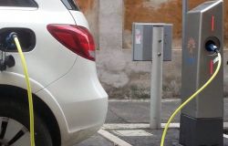 Sempre più difficile parcheggiare ad Ostia, senza l’auto elettrica