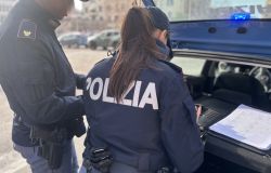 Polizia gli agenti impegnati nel contrasto ai furti sulle auto in sosta