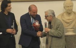 Consegna della Targa Antenna d’Oro per la Tivvù 2026 a Leo Gullotta