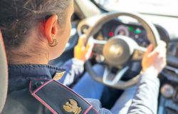 (AGR) Albano, deruba fattorino del portafogli e fa la spesa con  la sua carta di credito, in manette 48enne