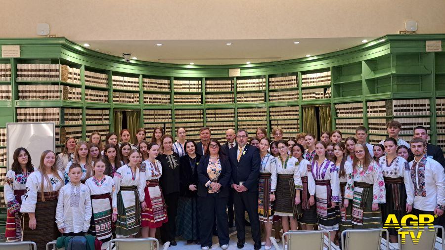 Coro ucraino “Zorynka”, proveniente dalla città di Ternobil con Andrii Yurash, Hanna Halchenko, Anzhela Doskoch, Francesco Semprini e la senatrice Cinzia Pellegrino