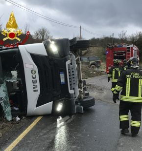 Incidente a Barberino del Mugello tra due mezzi pesanti